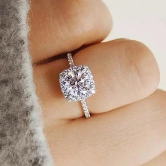 New White Sapphire 925 Sterling Silver Ring, beautiful Ring, shiny Ring - Picture 1 of 4